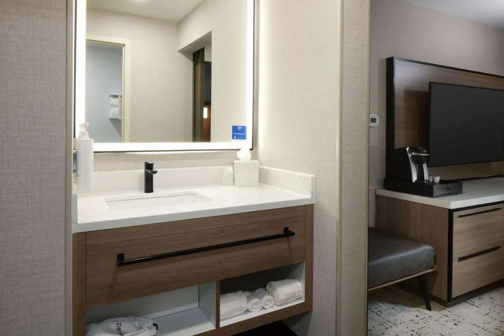 Hampton Inn Newark Airport