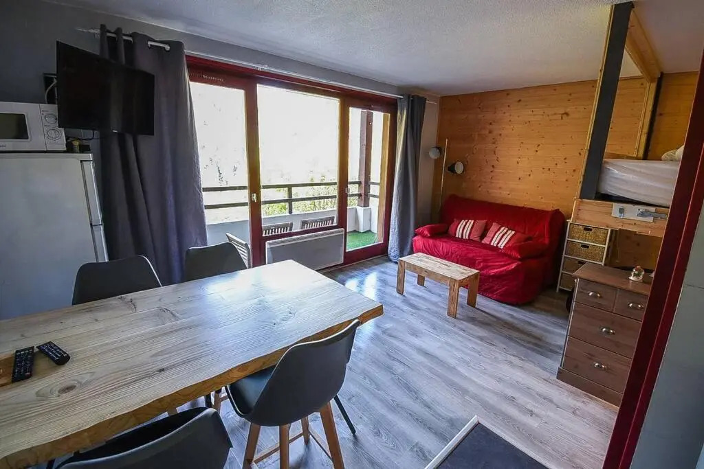 Le Relai S31 - Grand et lumineux studio avec coin montagne 4-6 pers, tout équipé, avec WIFI, à 30m des pistes avec un grand balcon, DRAPS NON COMPRIS