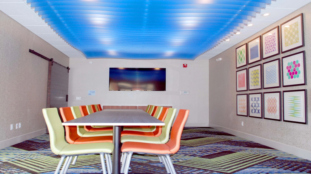 Holiday Inn Express & Suites White Hall by IHG