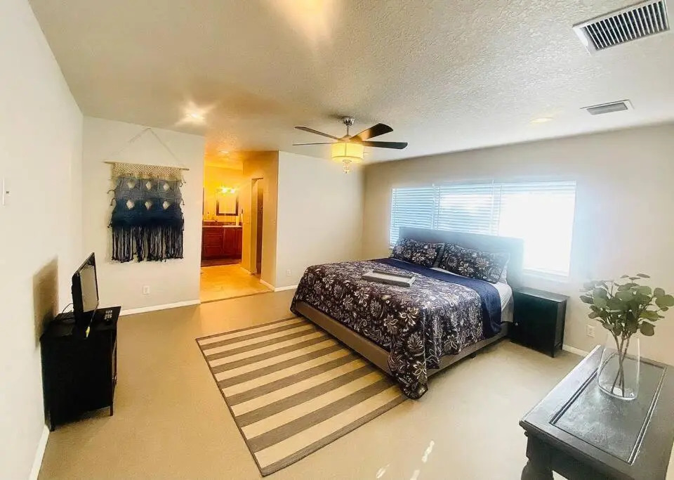 XL Fully Loaded 4Br 3BA Close to Beach & Downtown