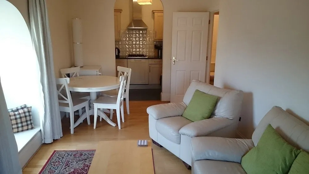 Princess Park Manor Shared Luxury Apartment