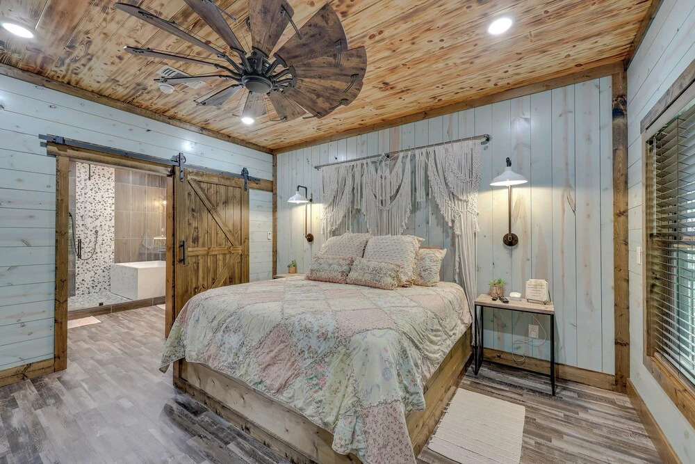 Gorgeous Broken Bow Family Home w/ Private Hot Tub