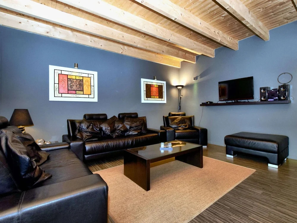 Villa with heated outdoor pool and sauna