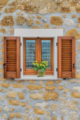 La Casa Bianca with parking and view