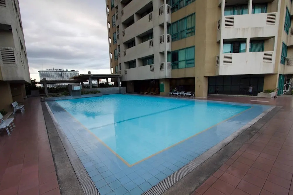 1 Br Robinsons Place Manila Rpr4