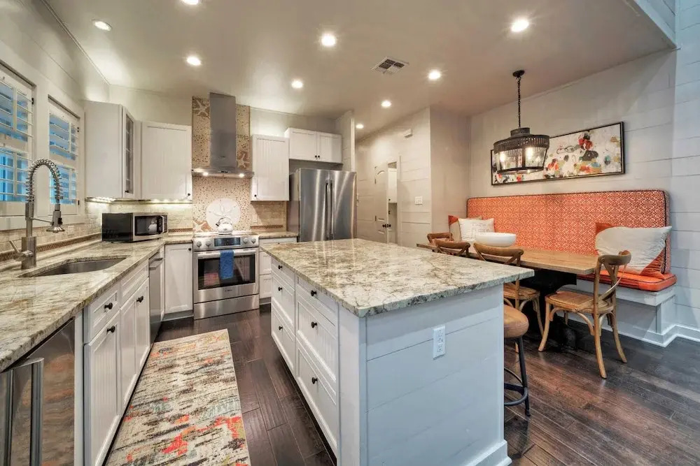 16 Palms by Avantstay Luxury Getaway, Backyard Oasis Pool & Playscape Access