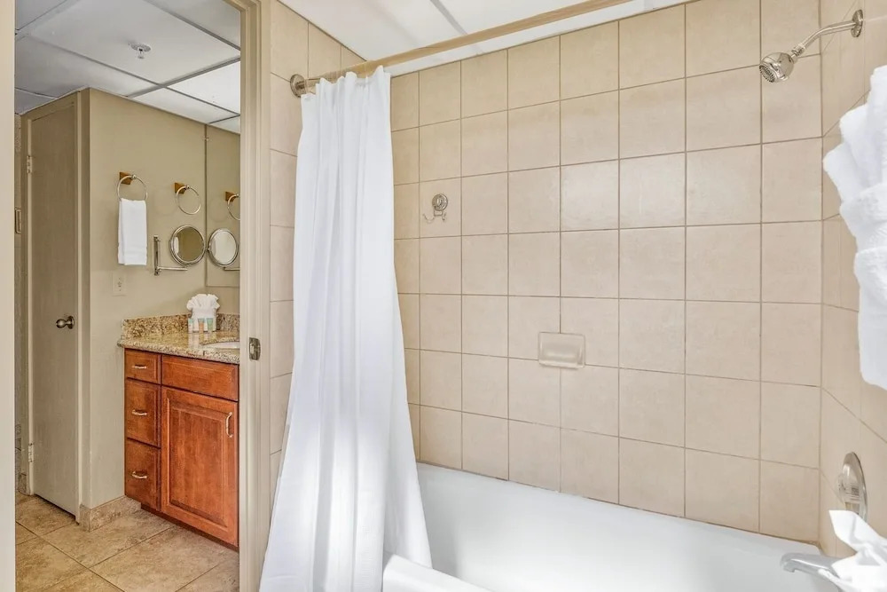 Kaanapali Shores Studio 642 Studio Bedroom Condo by RedAwning