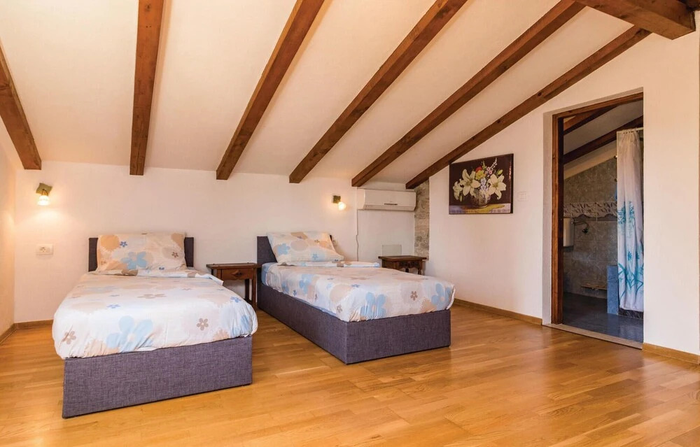 Nice Home in Manjadvorci With Outdoor Swimming Pool, Wifi and Outdoor Swimming Pool