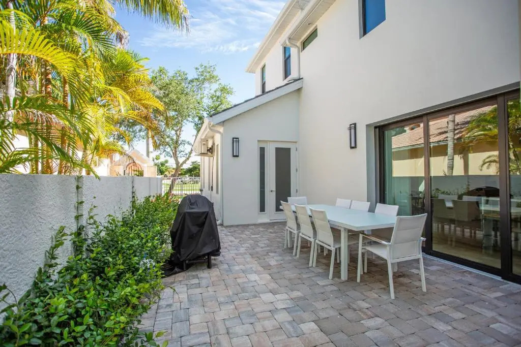 Sorrento Cabana in North Naples