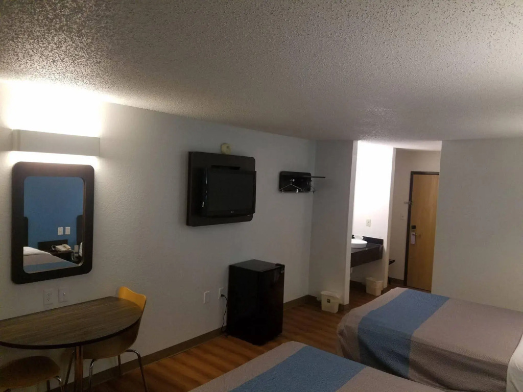 Motel 6-Indianapolis, IN - Southport