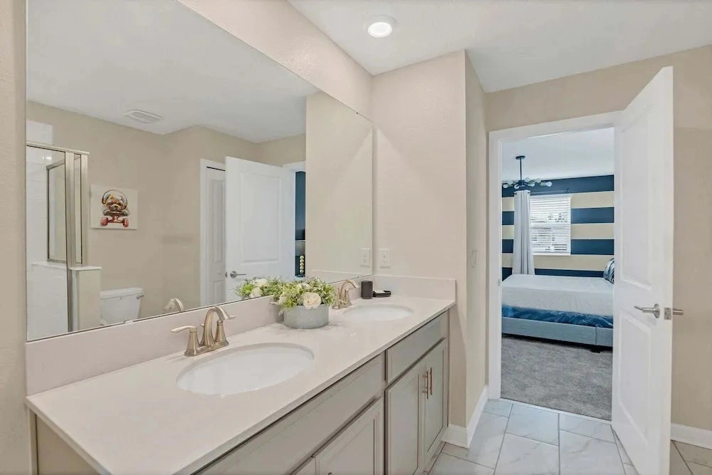 Disney Decorated Home 8min to Disneyworld Pool/spa Sleeps 22 104