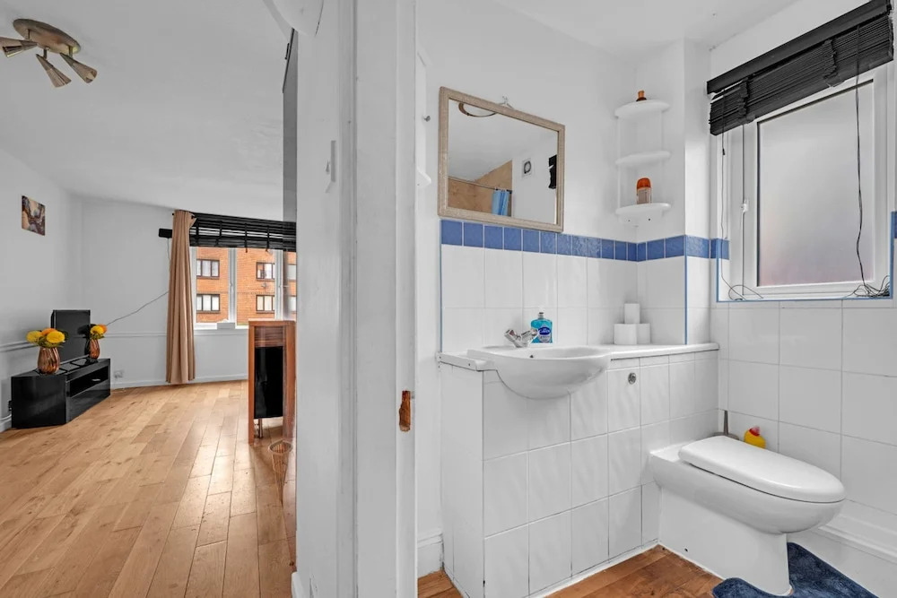 Cozy 1-bed Flat in Croydon Sleeps 4