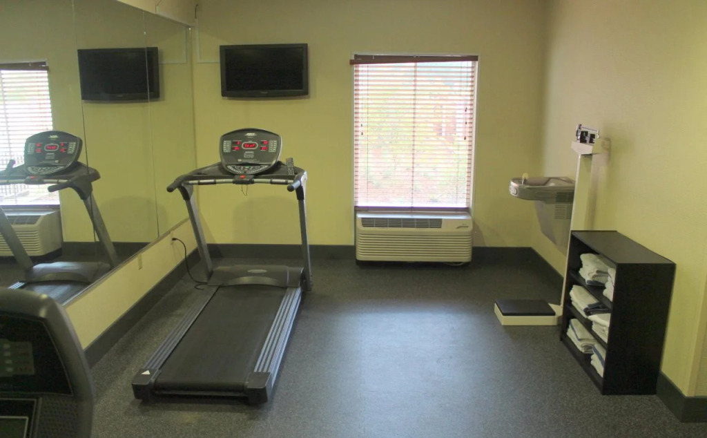 Holiday Inn Express & Suites Starkville by IHG