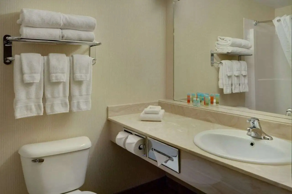 Coast Grimshaw Hotel & Suites