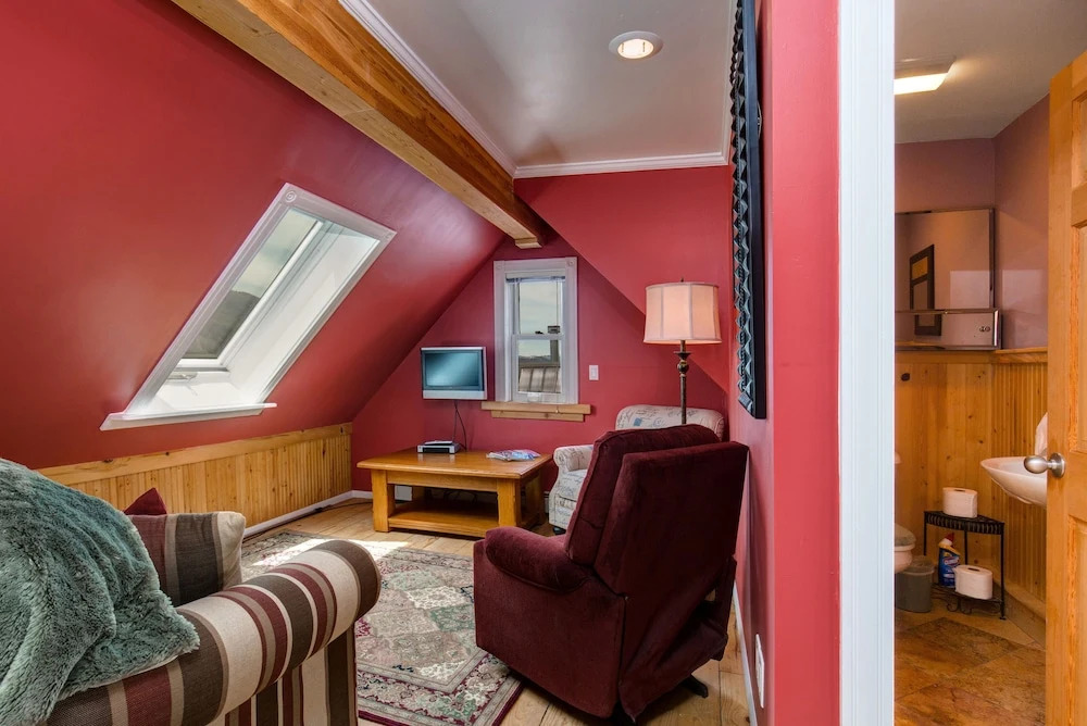 Ontario Park City bungalow
