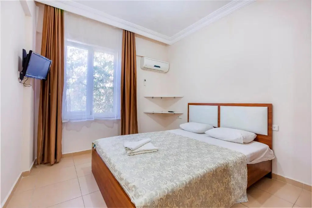 WEEKLY rent of 2+1 apartment 250 m from the sea and in center of all need/Alanyas
