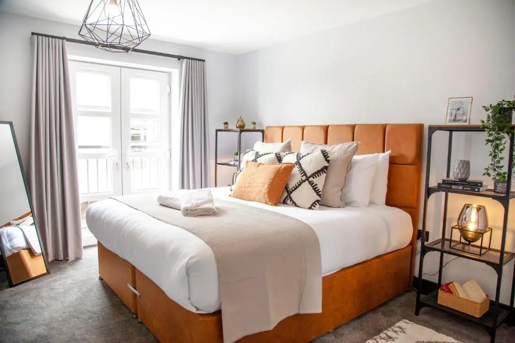 Stunning LUX Scandinavian style apt for 5 Parking