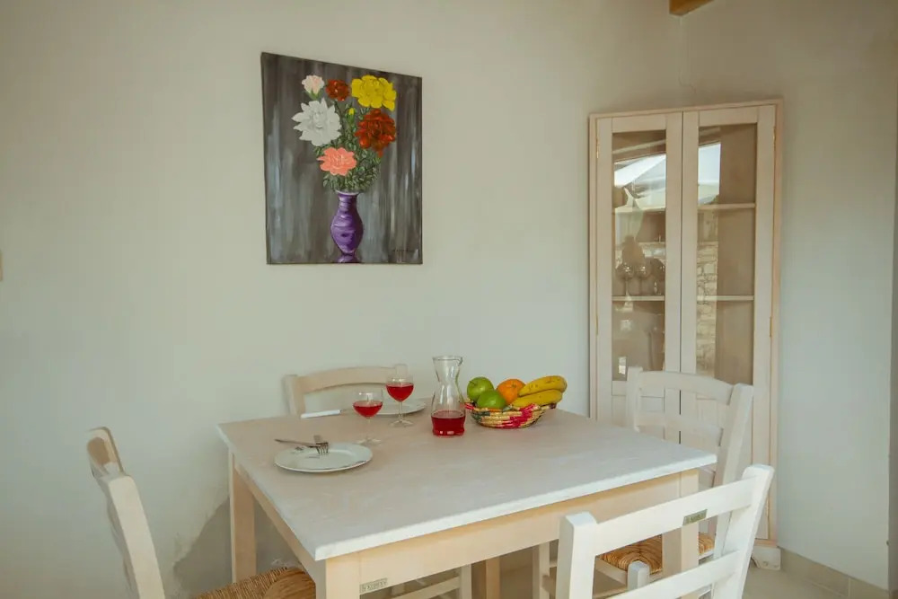 Thyone Studio Cottage