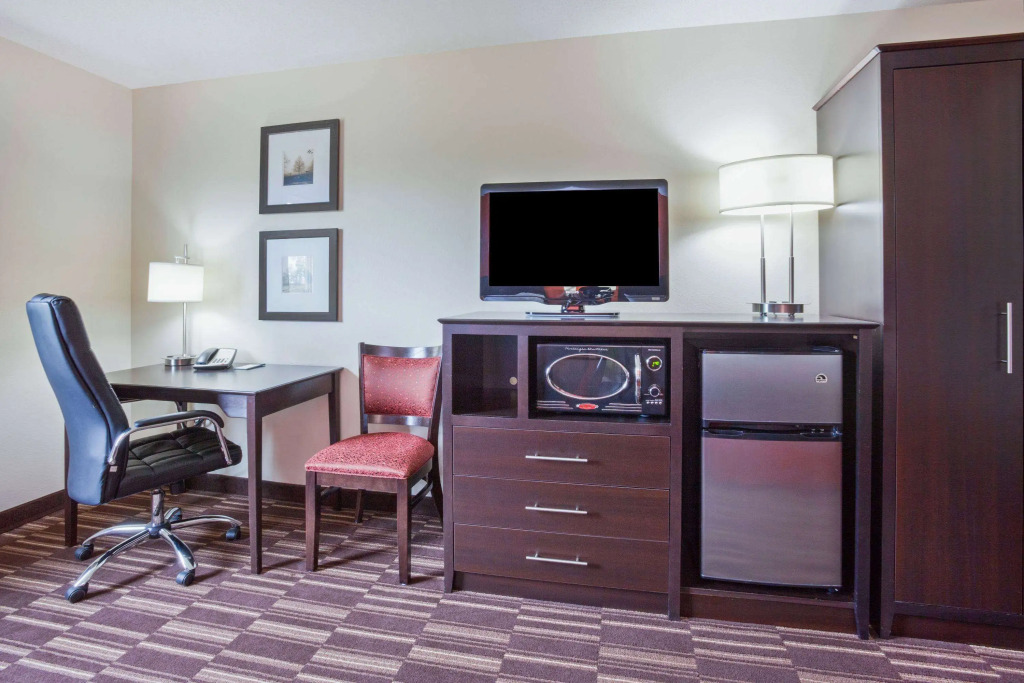 AmericInn by Wyndham Sartell