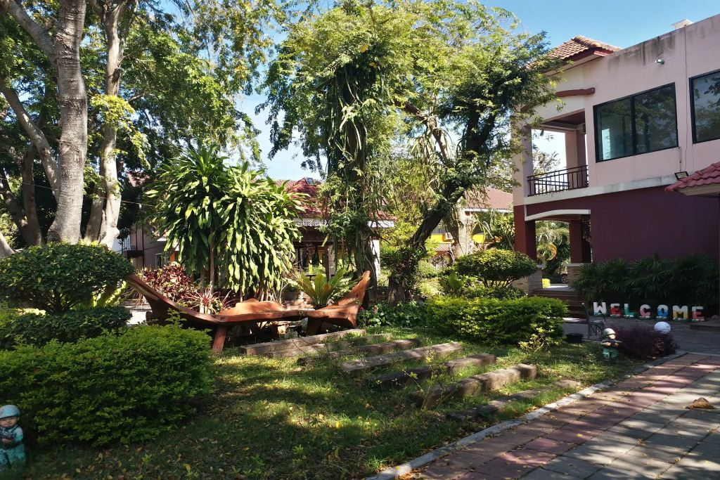 Sand Paisan Resort