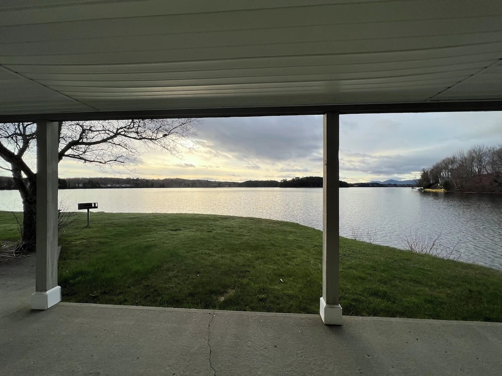 Island Pond Country Inn