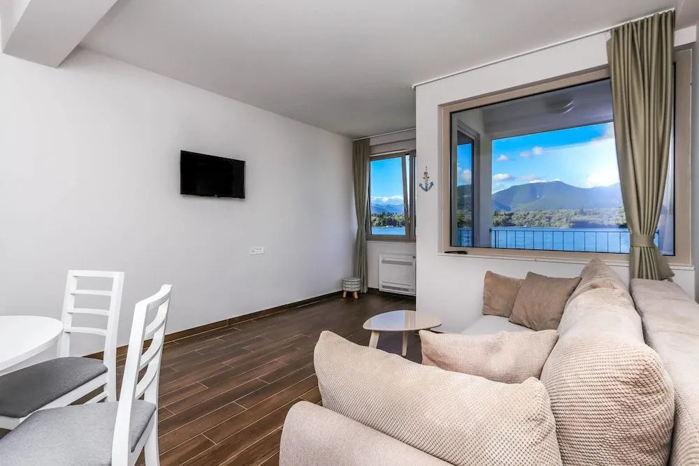 Apartments Maestral
