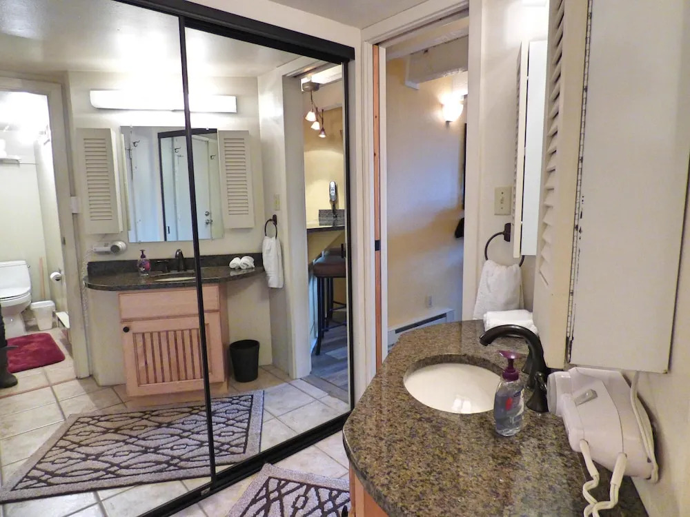 Across From Ski Area, No Car Needed, Hot Tub, Sauna WiFi