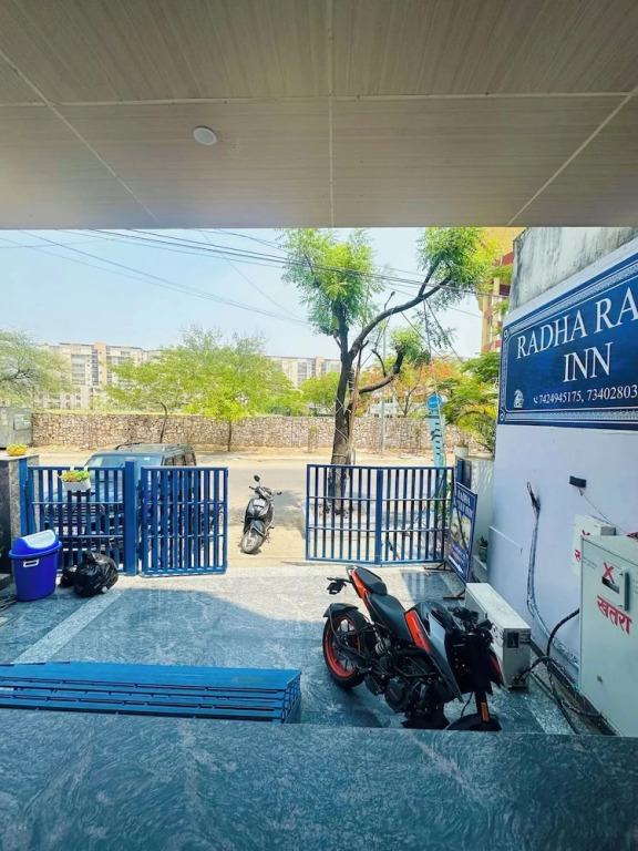 Hotel Radha Ratan Inn