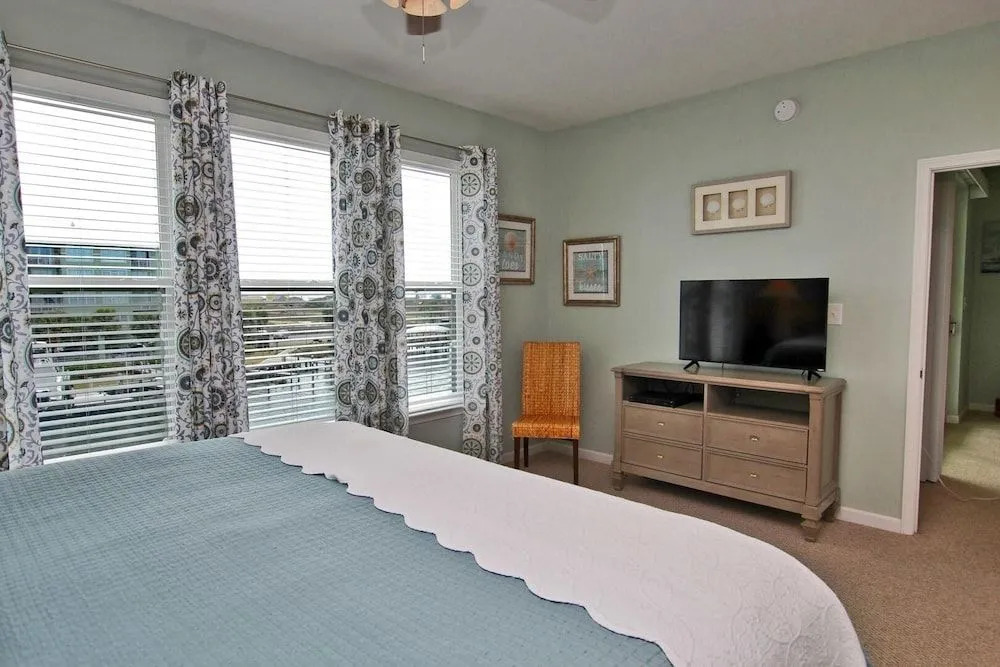 Navy Cove Harbor 2213 - 2 Br condo