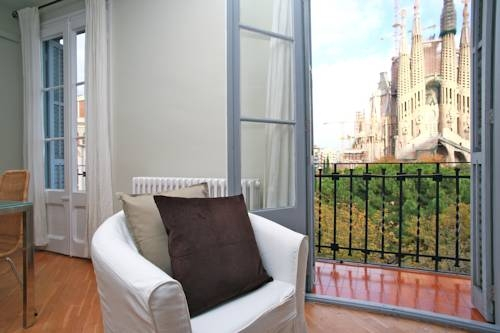 BarcelonaForRent Sagrada Penthouse