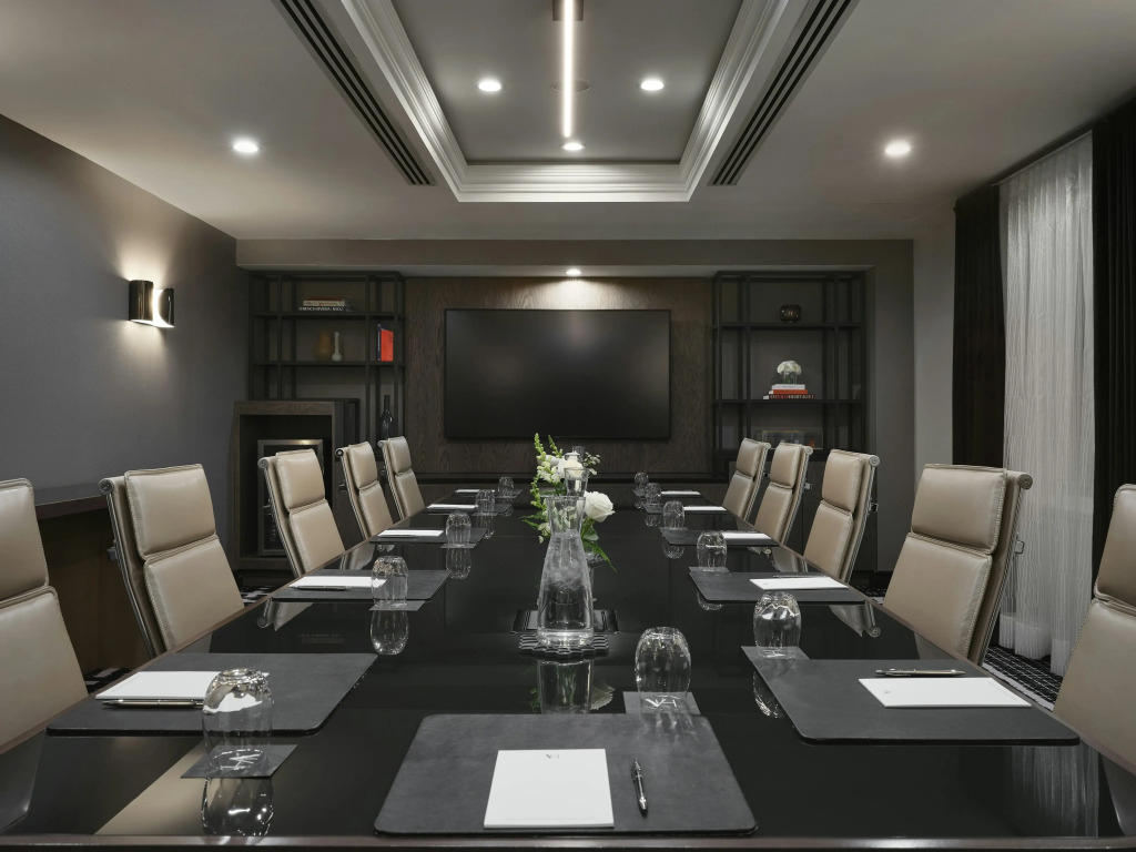 Vogue Hotel Montreal Downtown, Curio Collection by Hilton