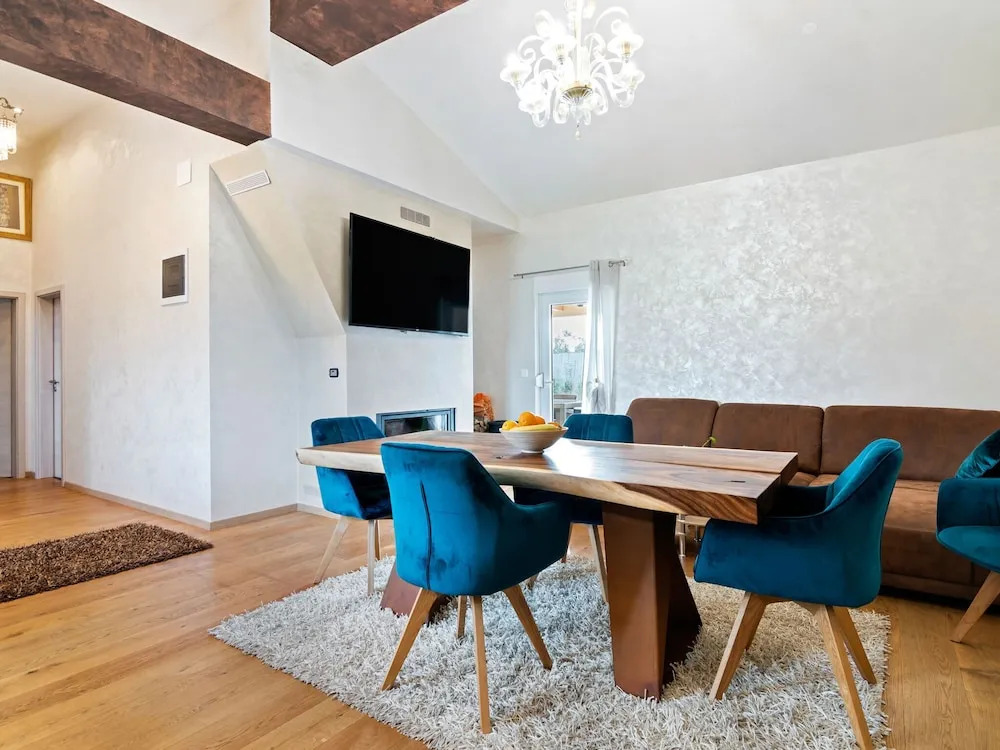 Beautiful Holiday Home in Novigrad With Private Swimming Pool