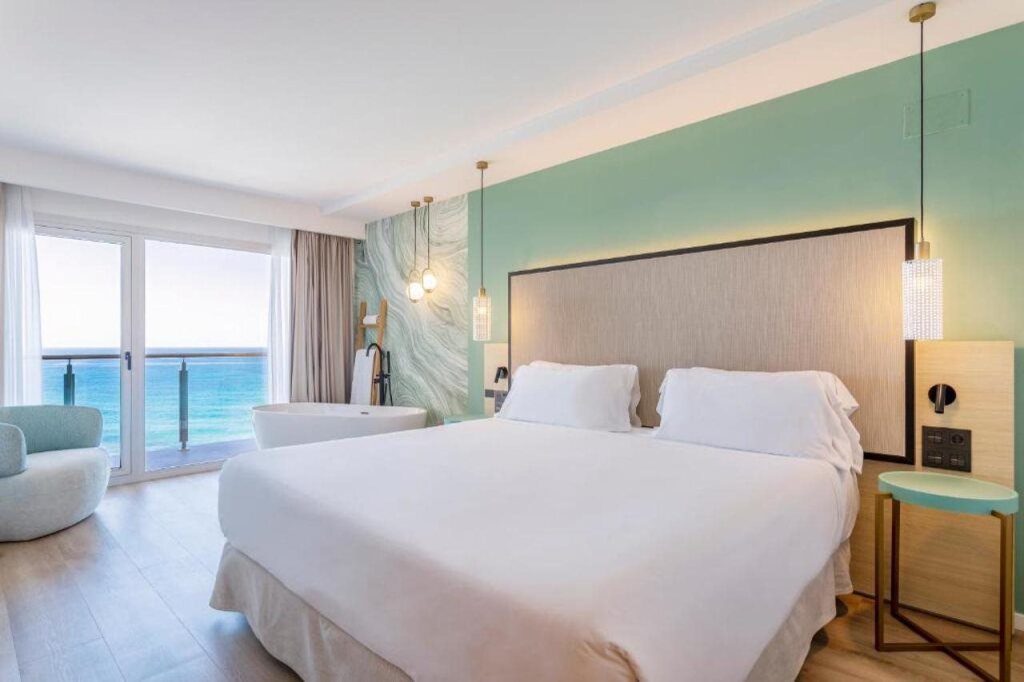 Отель Suites del Mar By Melia