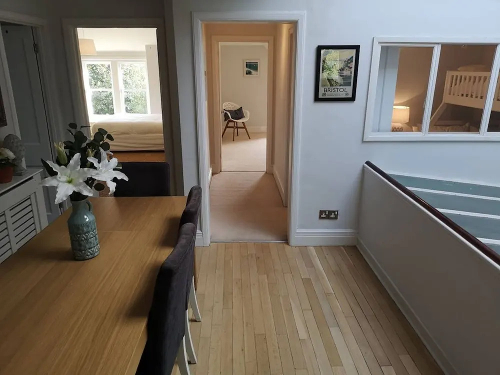 Spacious and Homely 3 Bedroom Clifton Flat
