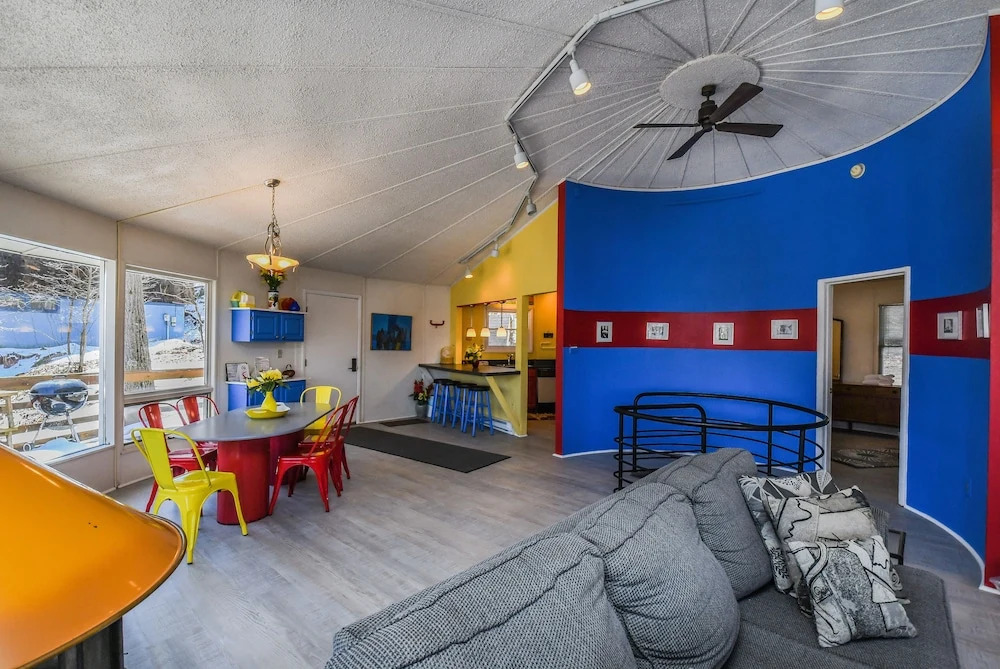 Retro Lake Landing 3 Bedroom House
