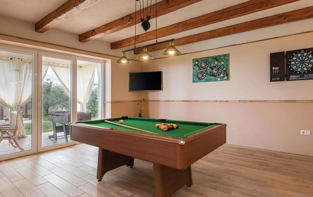 Stunning Home in Krnica With Wifi and 4 Bedrooms