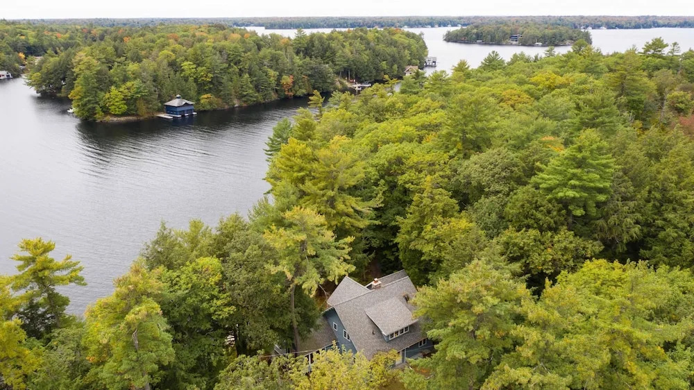 Wildflower Cottage A Fantastic boat access family cottage with a spectacular 500' of waterfront!
