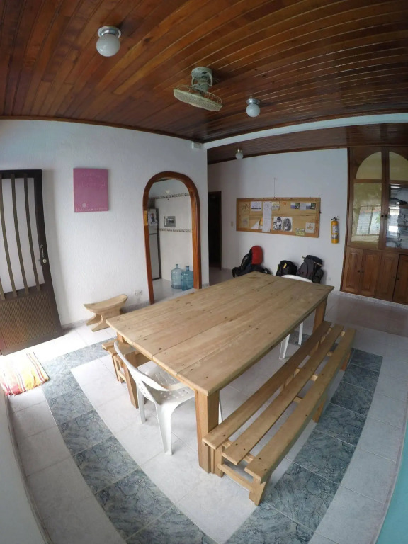 Leticias Guest House - Hostel