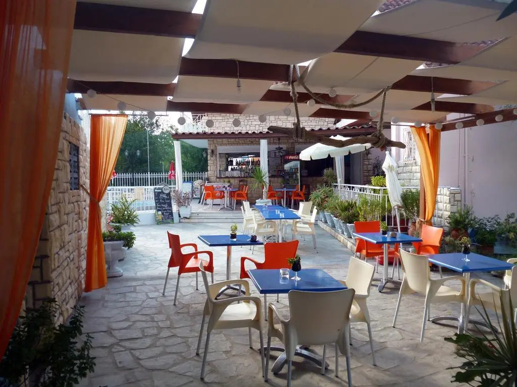 Tsolakis Studios & Apartments