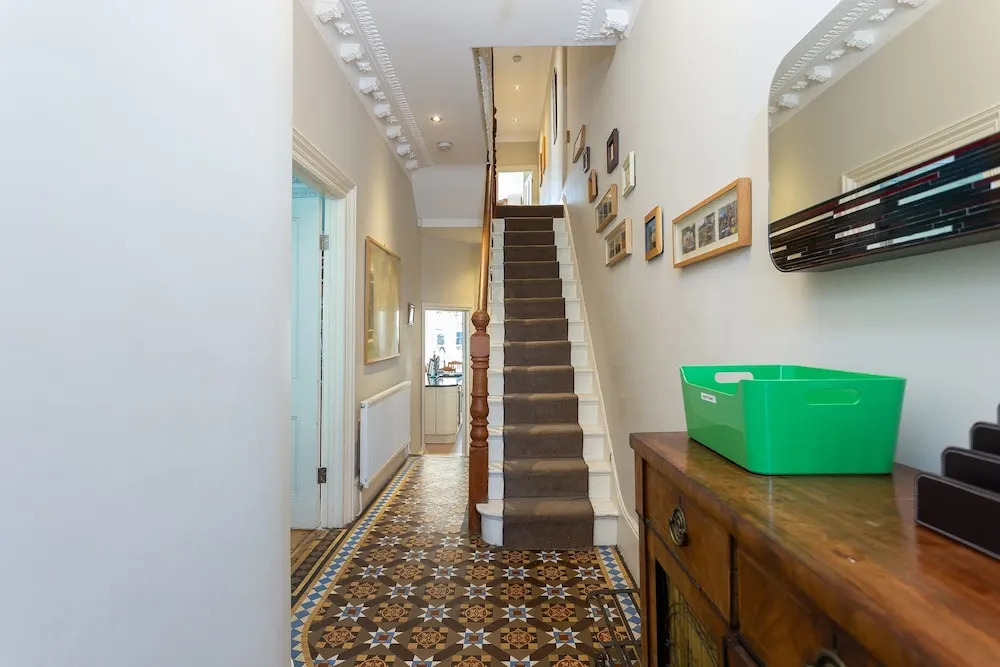 4 Bedroom Home In South London