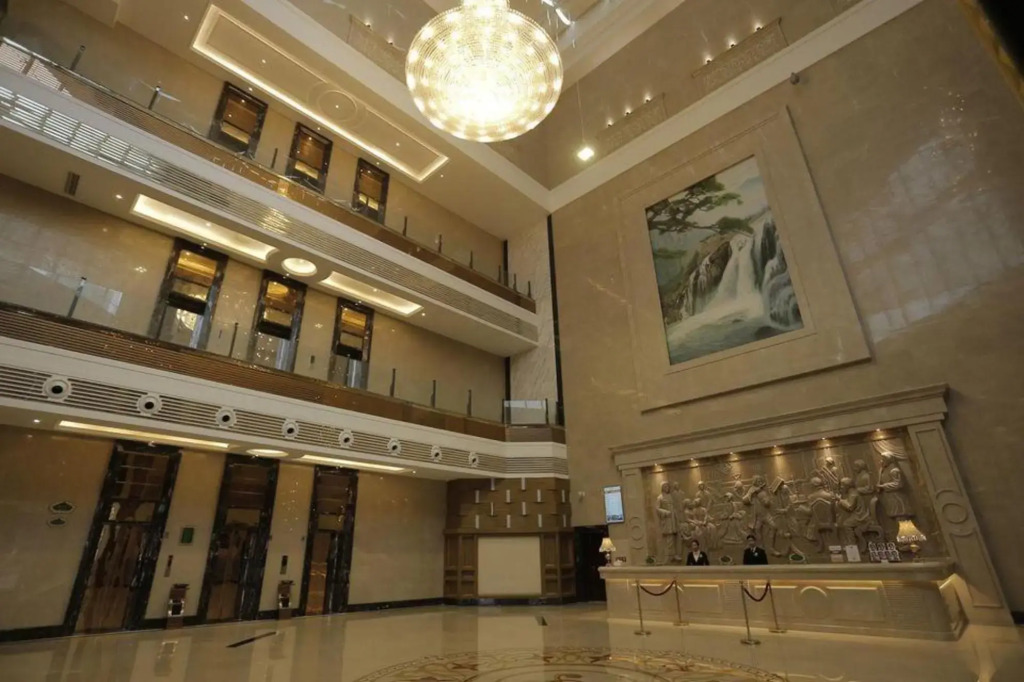 Vienna International Hotel (Mount Emei Crystal Plaza Hotel)