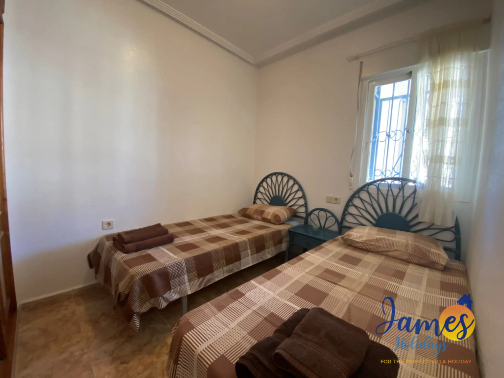 La Cinuelica 1st Flr apartment  &  com. pool L180