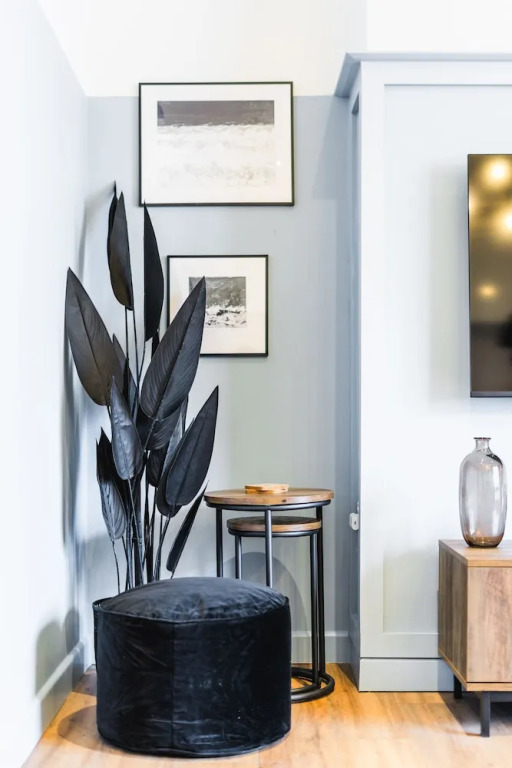 Crescent Apartments-Newport City Centre