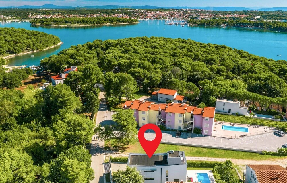 Beautiful Home in Premantura With Wifi and 4 Bedrooms