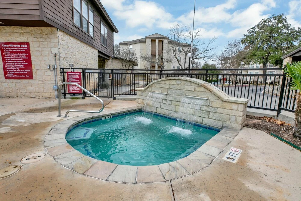 New! Luxurious Riverfront Condo Just 1 Blk to Schlitterbahn!