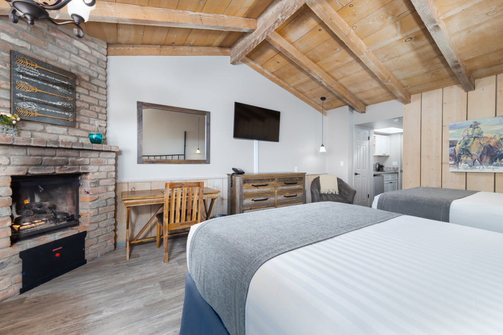 Sky Ranch Lodge