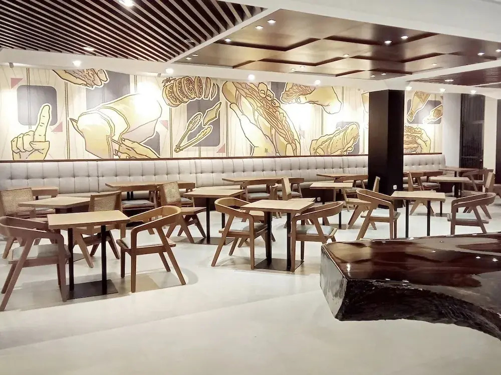 Spot 43 Cafe and Hotel