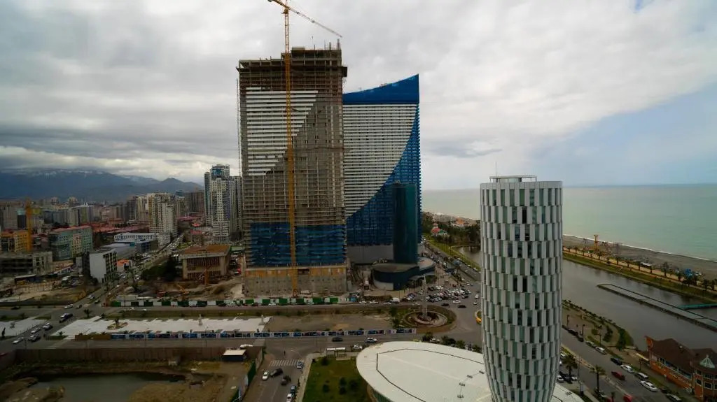 Leo Group Luxury Apartment 18-28 Alliance Palace