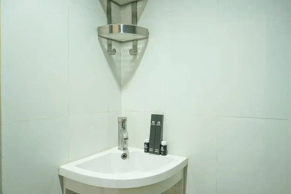 Best Spacious Studio Belmont Residence Puri Apartment