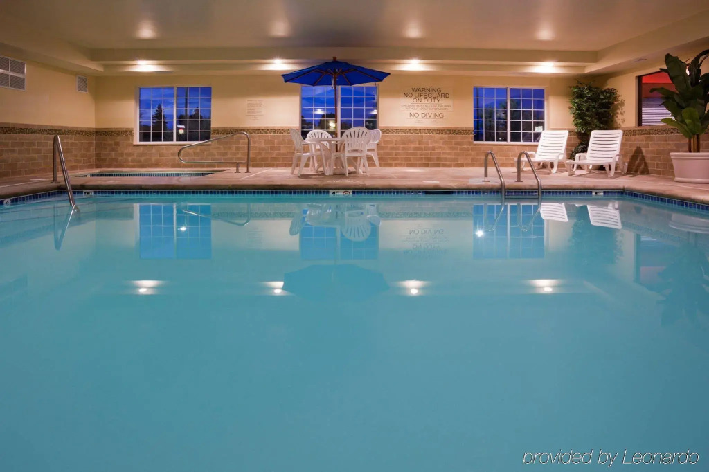 Country Inn & Suites by Radisson, Minot, ND